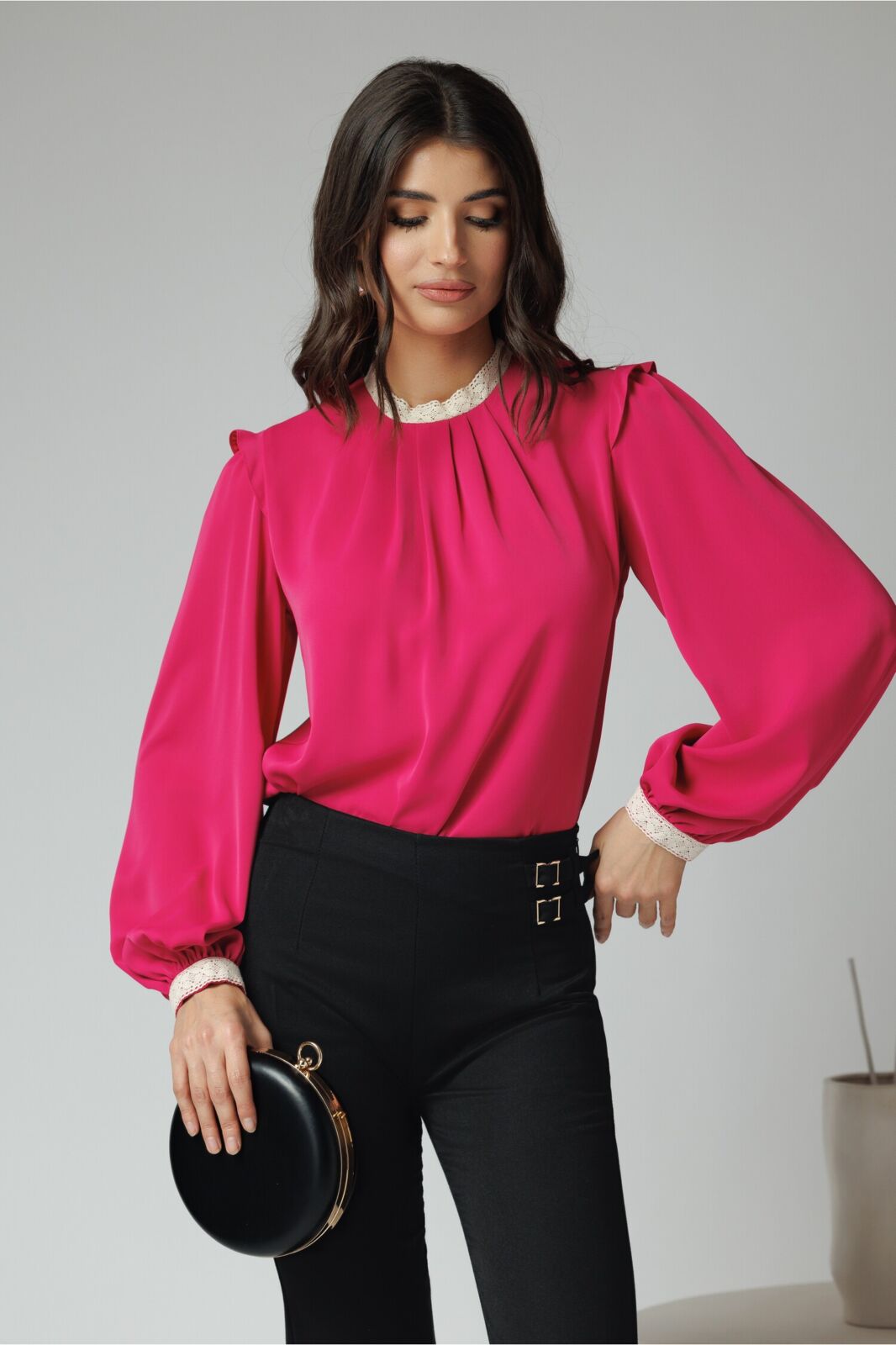 Black Friday Bluza DY Fashion eleganta din voal fucsia cu dantela la guler si mansete