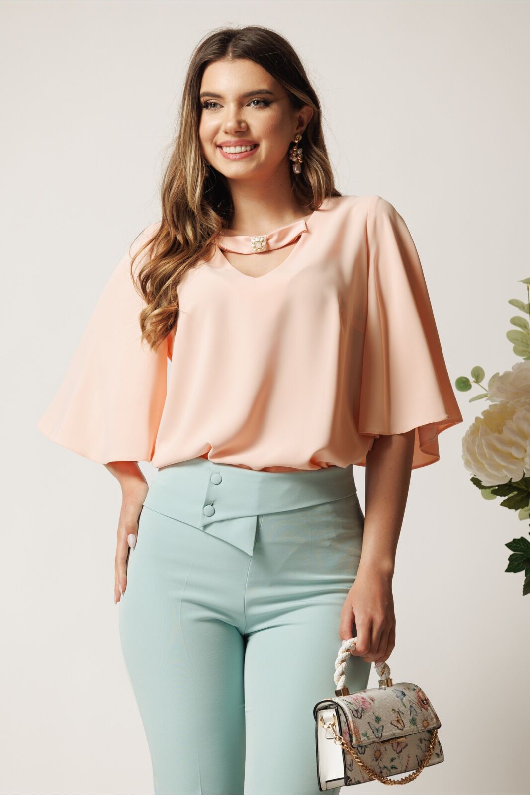 Black Friday Bluza DY Fashion somon din voal vaporoasa cu aplicatie la decolteu