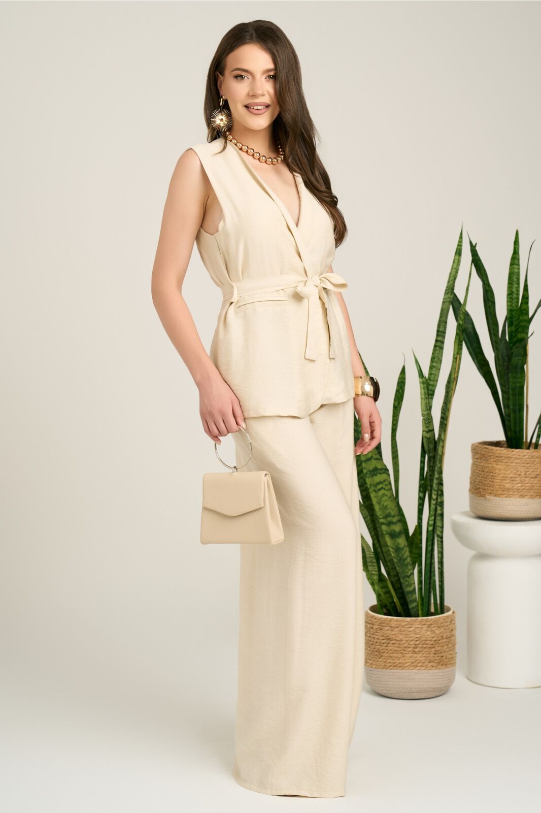 Black Friday Compleu bej din viscoza cu vesta si pantaloni lejeri