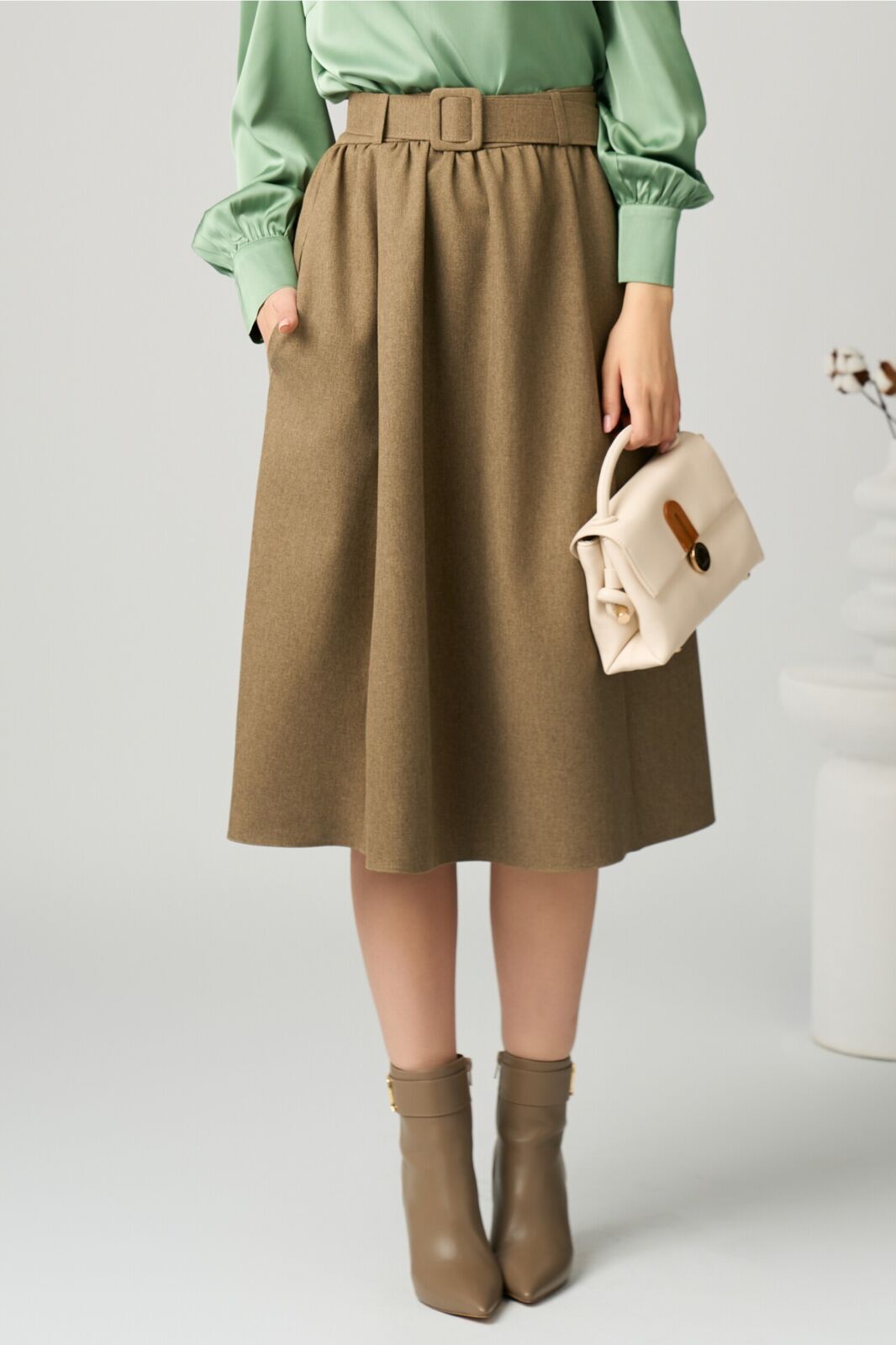 Black Friday Fusta DY Fashion office din jerse maro cu pliuri si curea in talie