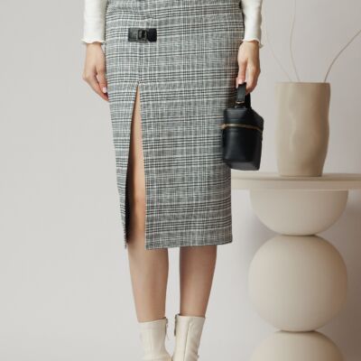 Black Friday Fusta office din stofa alba cu imprimeu pepit negru si catarame