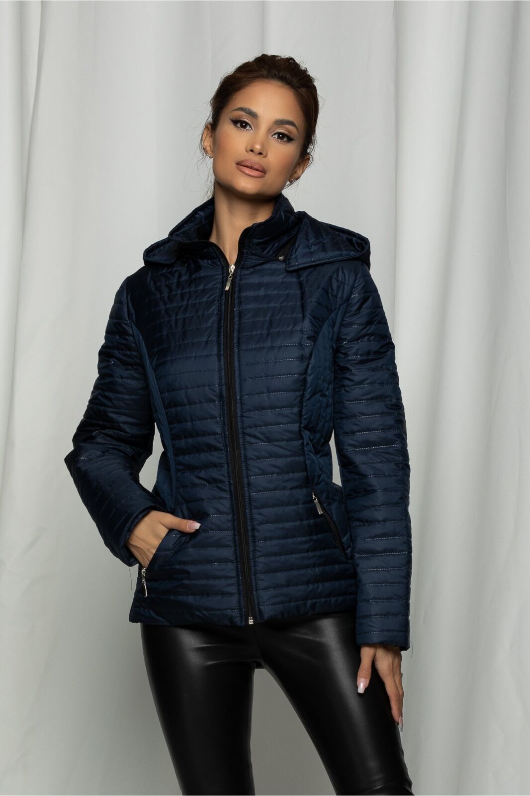 Black Friday 2022 Geaca Anca bleumarin scurta cu gluga si design in dungi