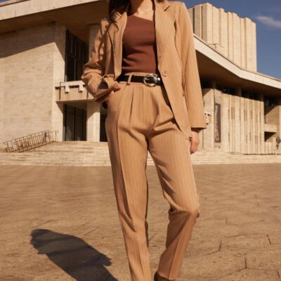Black Friday Pantaloni Delia bej cu dungi si curea neagra