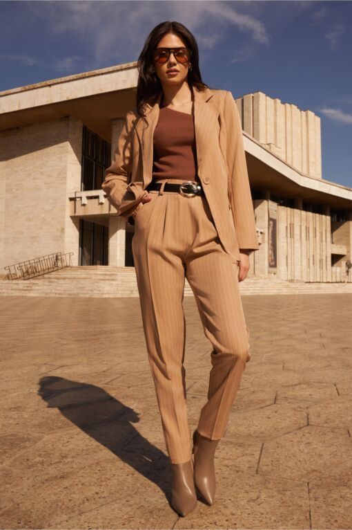 Black Friday Pantaloni Delia bej cu dungi si curea neagra