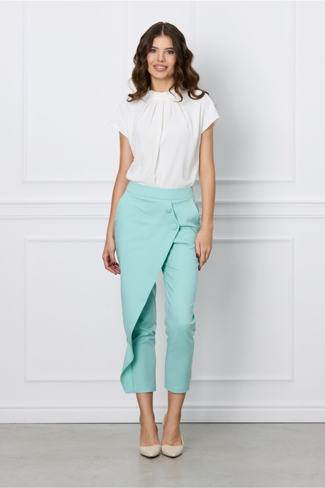 Black Friday Pantaloni Lorya verde mint cu aplicatie petrecuta si nasturi