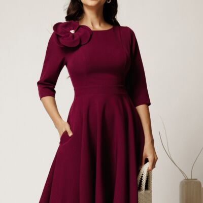 Black Friday Rochie DY Fashion midi magenta din stofa in clos cu floare maxi la bust