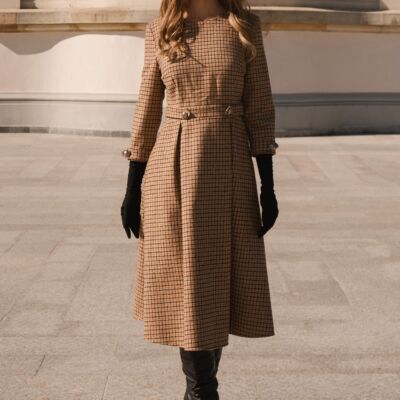Black Friday Rochie DY Fashion office din stofa bej cu imprimeu maro si nasturi in talie