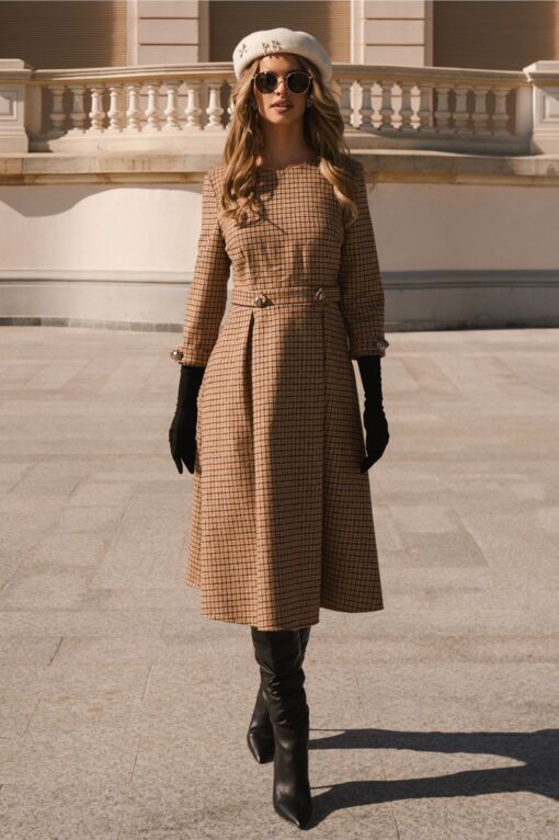 Black Friday Rochie DY Fashion office din stofa bej cu imprimeu maro si nasturi in talie
