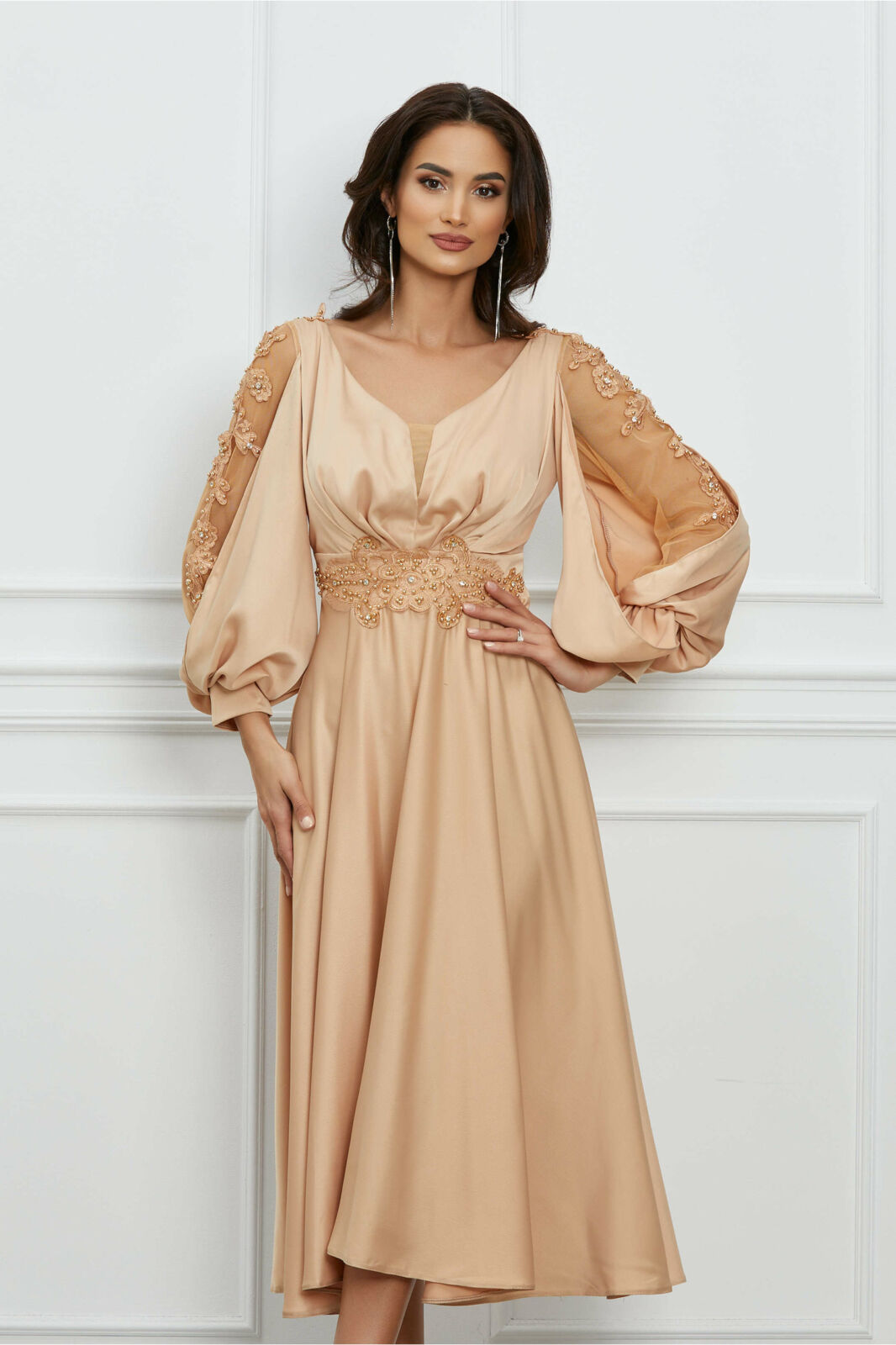 Black Friday 2022 Rochie Denisa bej accesorizata cu perlute