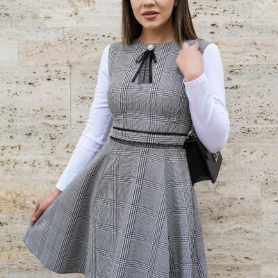 Black Friday Rochie Dy Fashion cu carouri negre si maneci albe
