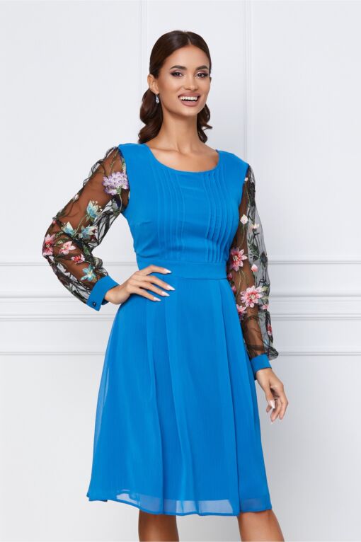 Black Friday 2022 Rochie Malena albastra cu pliuri la bust si broderie florala la maneci