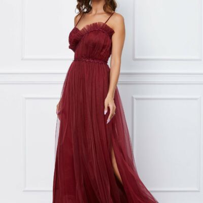 Black Friday 2022 Rochie Tiara bordo cu broderie si volanas la bust