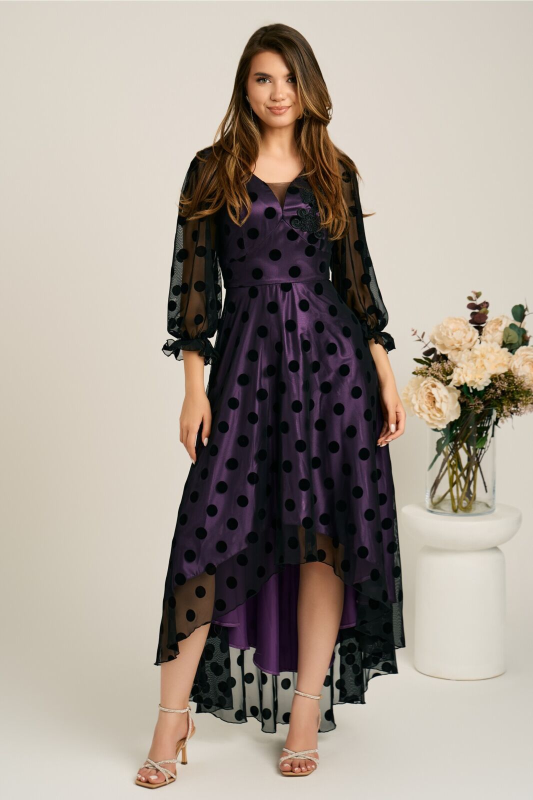 Black Friday Rochie asimetrica neagra in clos din tull cu dublura mov si buline catifelate