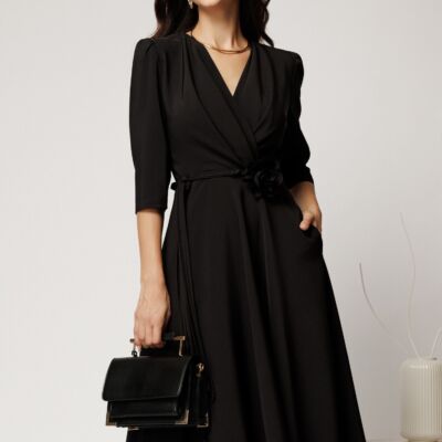 Black Friday Rochie midi neagra din stofa in clos cu floare in talie