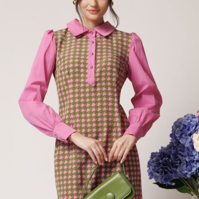 Black Friday Rochie office din stofa roz cu imprimeu pepit kaki si nasturi la bust